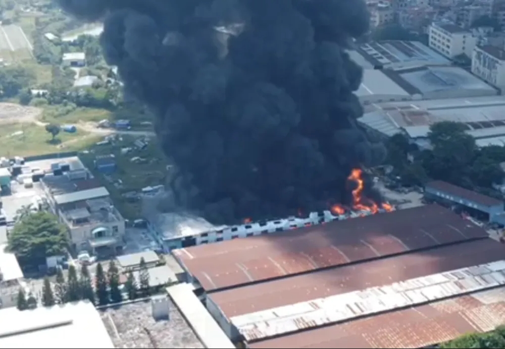 东莞一企业失火